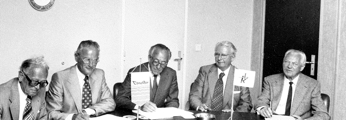 Conoship_Planting second from the left